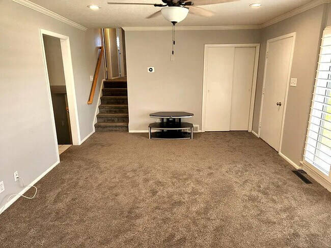 Foto del edificio - Available Now!