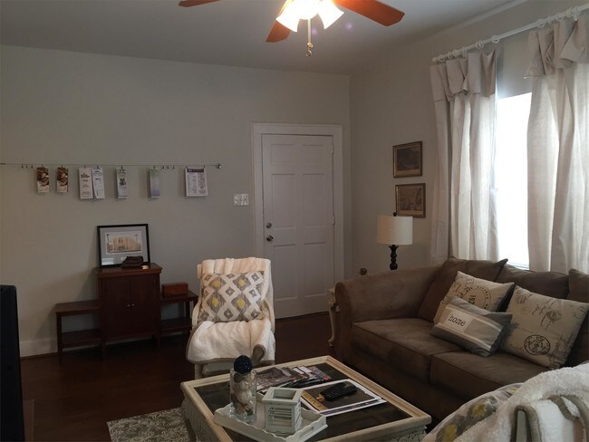 Foto del edificio - 1053 Government St