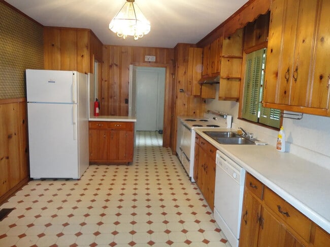 Kitchen - 309 Tyne Ave