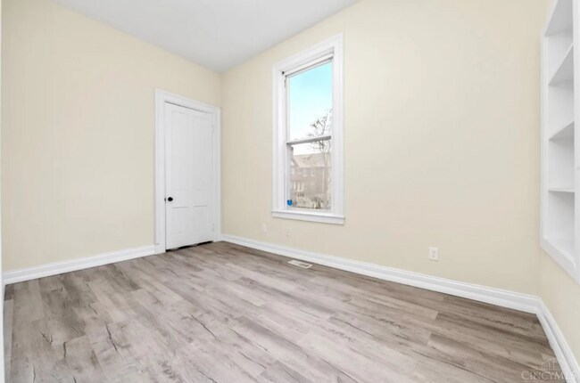 Bedroom 1 - 550 Hale Ave