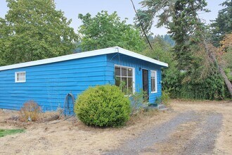 Building Photo - 10605 SE Bush St