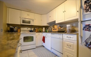 Building Photo - 85 Brainerd Rd