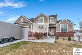 Building Photo - 727 Sandhill Dr