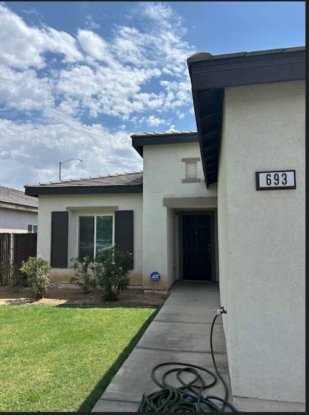 Building Photo - Beautiful 4 bedroom Home for Rent - Availa...