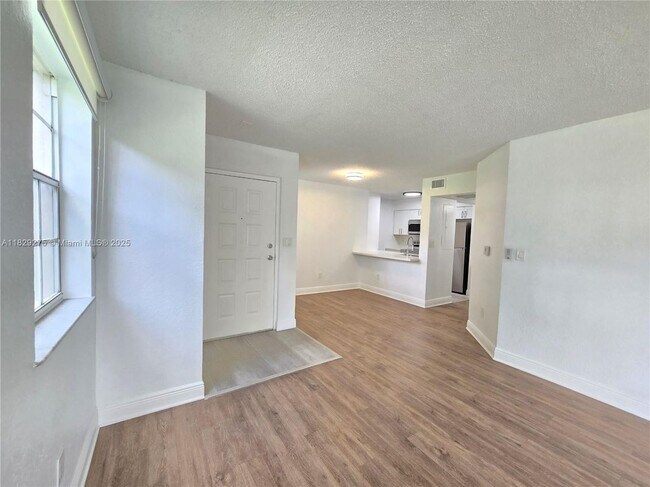Building Photo - 2890 N Oakland Forest Dr