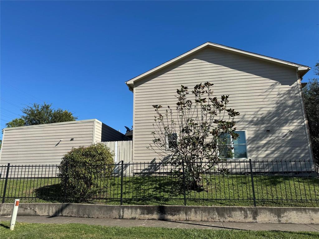 Foto principal - 10070 Emnora Ln