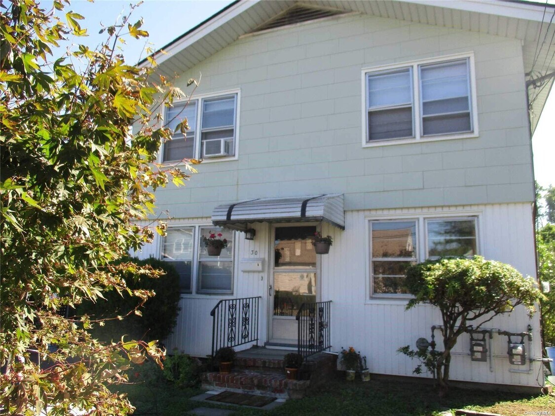Primary Photo - 30 Mohegan Ave