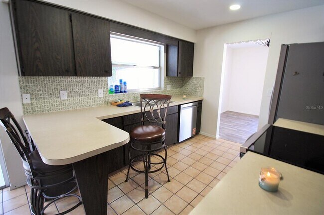 Foto del edificio - 390 Lilac Rd