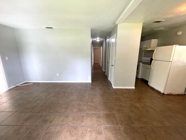 Foto del edificio - Nice and cozy 3 bedrooms 2 baths single-fa...