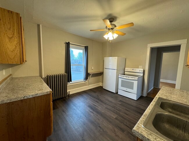 Building Photo - 1865 Fisher St