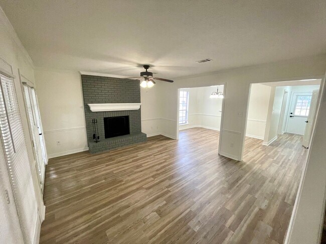 Foto del edificio - 2 Bed 1 Bath Townhome Available in NE Jack...