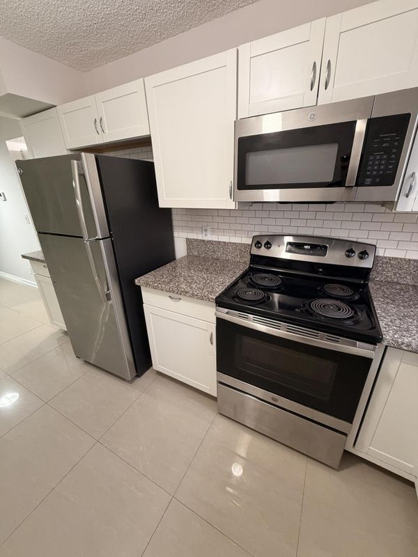 Building Photo - 301 Norwood Terrace
