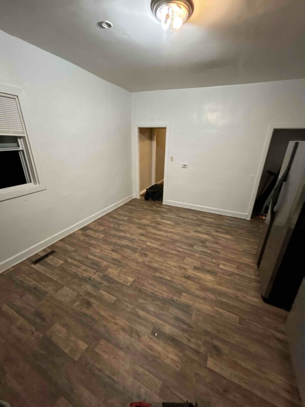 Foto del edificio - 45 1/2 Rodgers Ave
