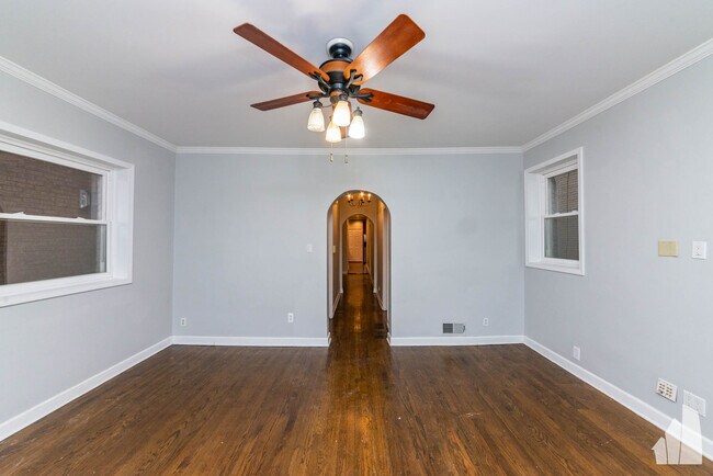 Foto del edificio - 2422 W Foster Ave