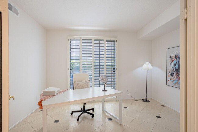 Foto del edificio - 1651 Fox Springs Cir