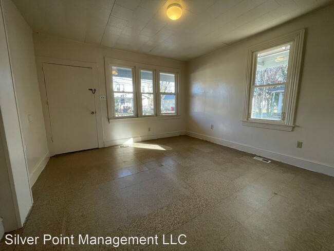 Building Photo - 4 br, 1 bath House - 386 South Ave
