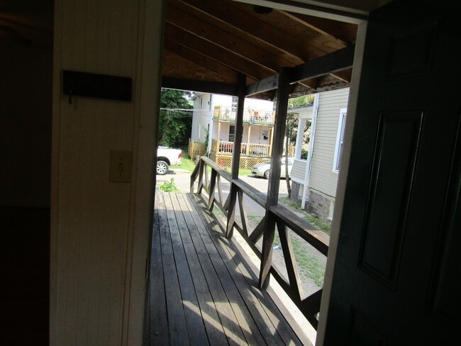 17 1/2 Oak - 17 Oak St