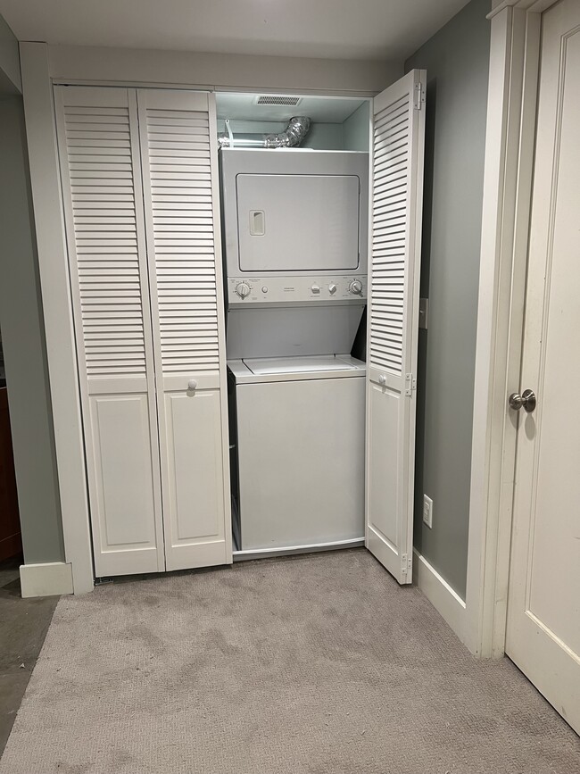 In unit laundry - 9438 N Portsmouth Ave