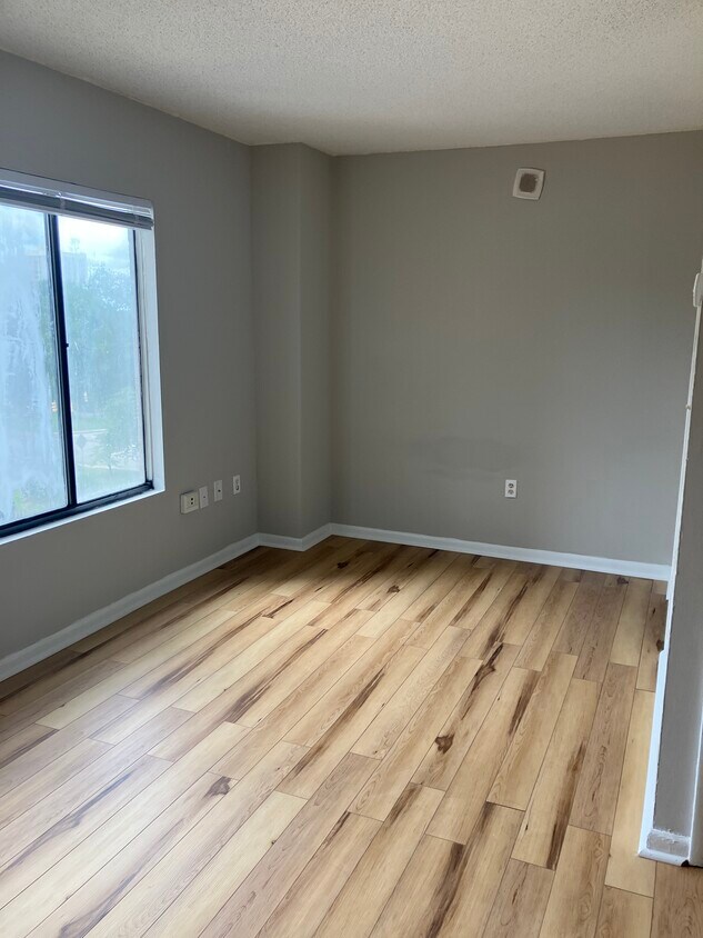 Foto del edificio - 1600 Park Cir