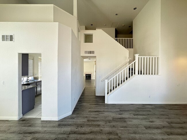 Building Photo - Rancho Las Brisas R-2