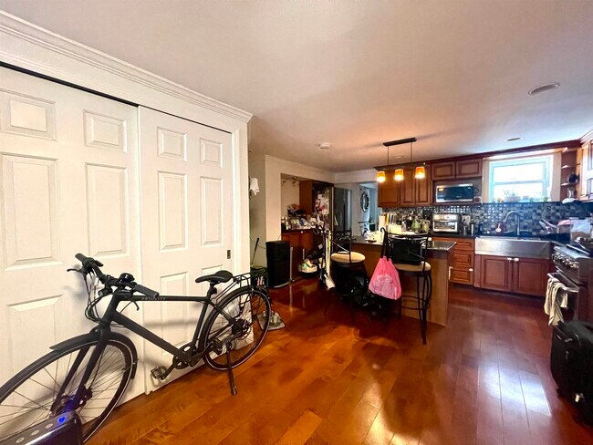 Building Photo - 227 8th St