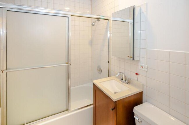 Foto del edificio - 0 bedroom in Chicago IL 60622