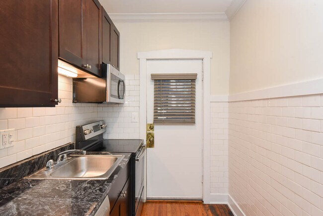 Building Photo - 849 W Agatite Ave