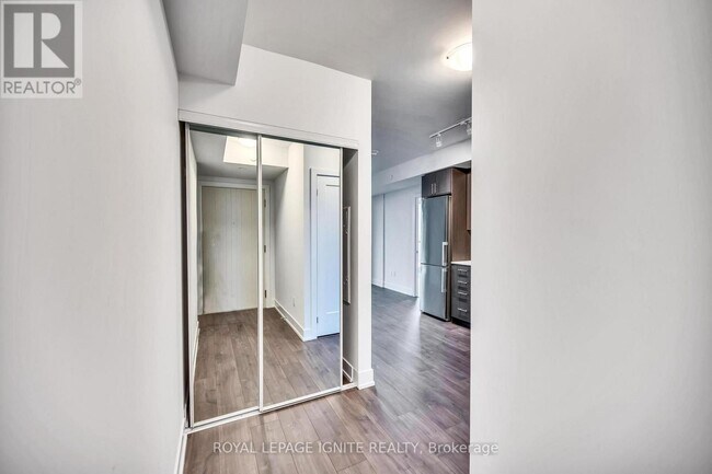 Building Photo - 2550 Simcoe St N
