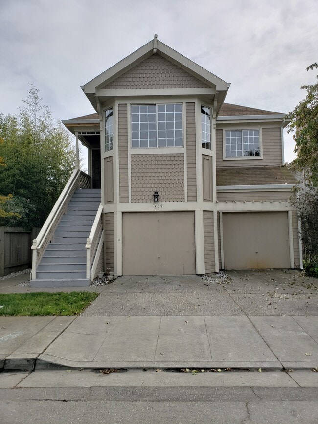 Building Photo - 809 15th St