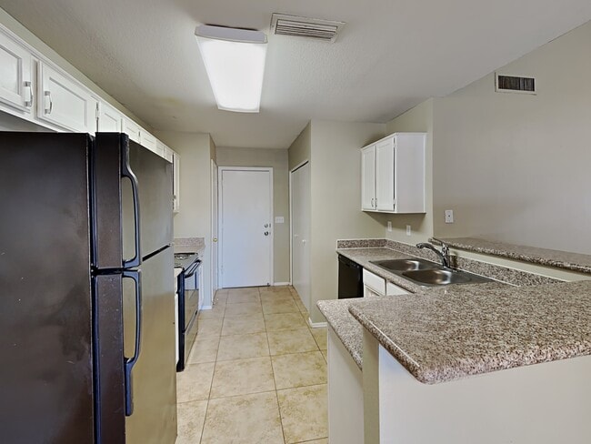 Building Photo - 337 S Los Feliz Dr