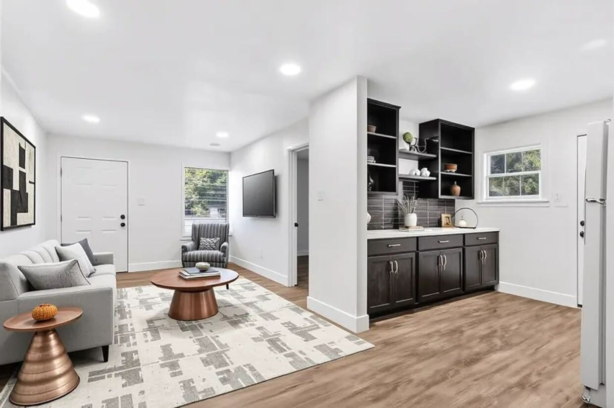 Primary Photo - Charming 2 Bed / 1 Bath Duplex with Backyard
