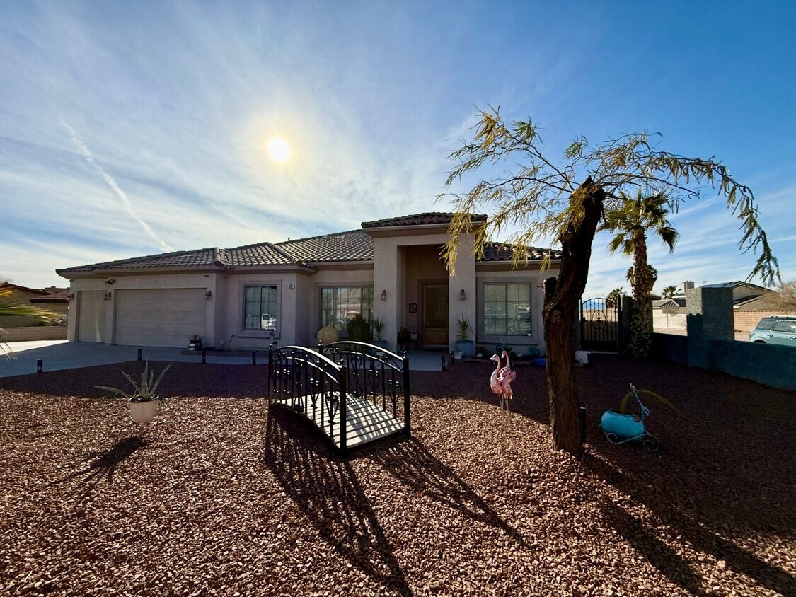 Foto principal - 5/BD 2.5/BA Spacious Home with Casita, RV ...
