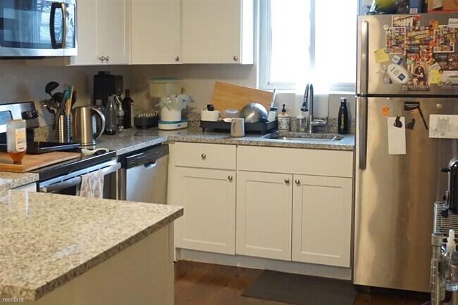 Building Photo - 1 br, 1 bath  - 61 Crescent St 7
