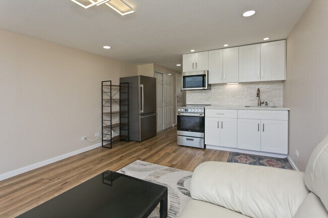 Foto del edificio - Walking Distance to the Beach & Furnished... Aloha Lani #1606 - 1 BD 1 BA 1 PRK