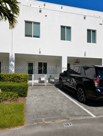 Foto del edificio - 6416 NW 102nd Ct