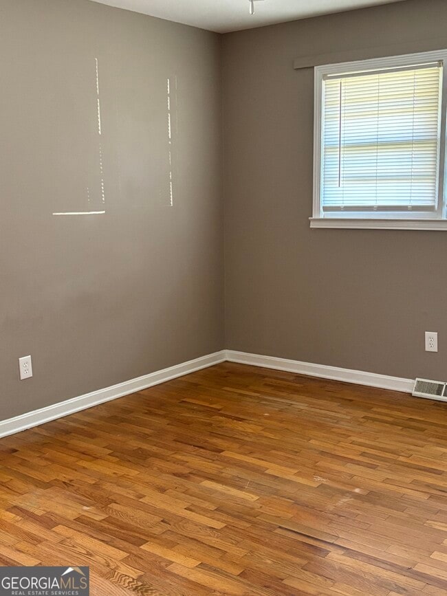 Foto del edificio - 631 Garden Ln