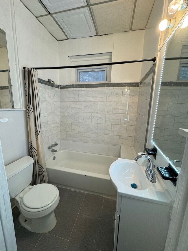 Foto del edificio - 623 N 64th St