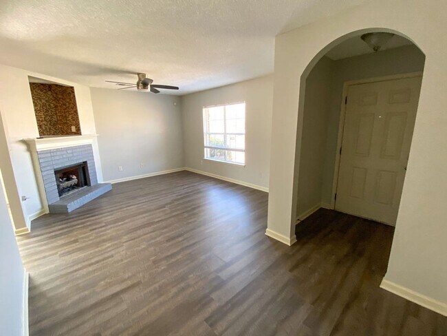 Photo - 3 bed, 2 bath with granite counters, ss ap... House