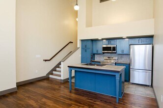 Building Photo - 203 W Commercial St