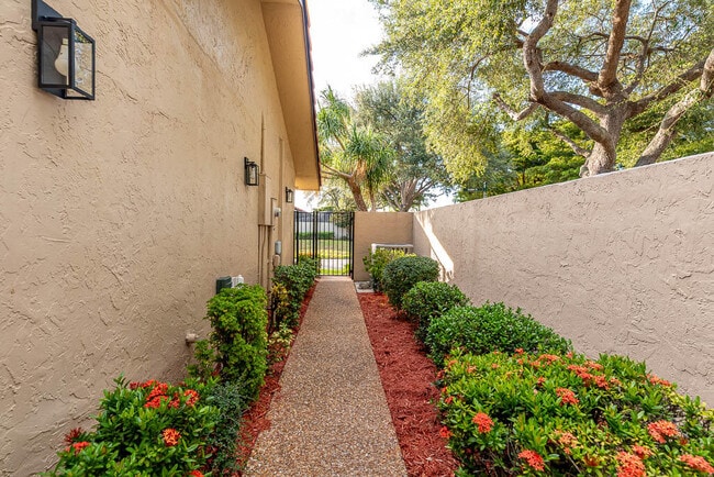 Building Photo - 6876 Palmar Ct