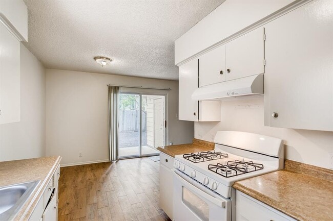 Building Photo - 818 Sahara Ave