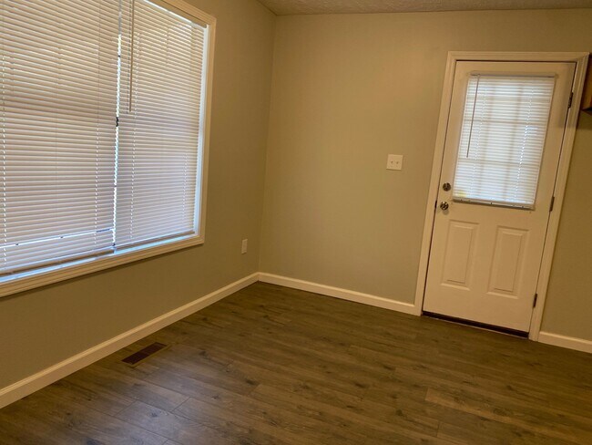 Foto del edificio - 231 McGee Loop