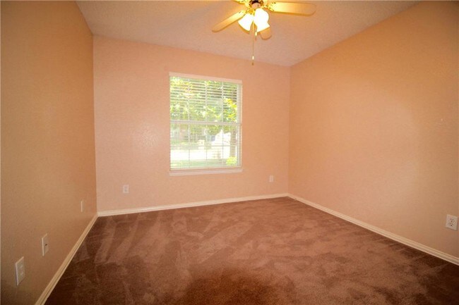 Building Photo - 1017 Ridgecrest Dr