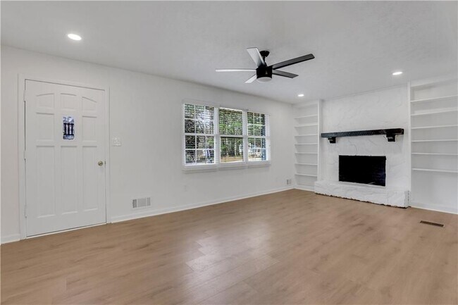 Foto del edificio - 2928 Dover Dr NW