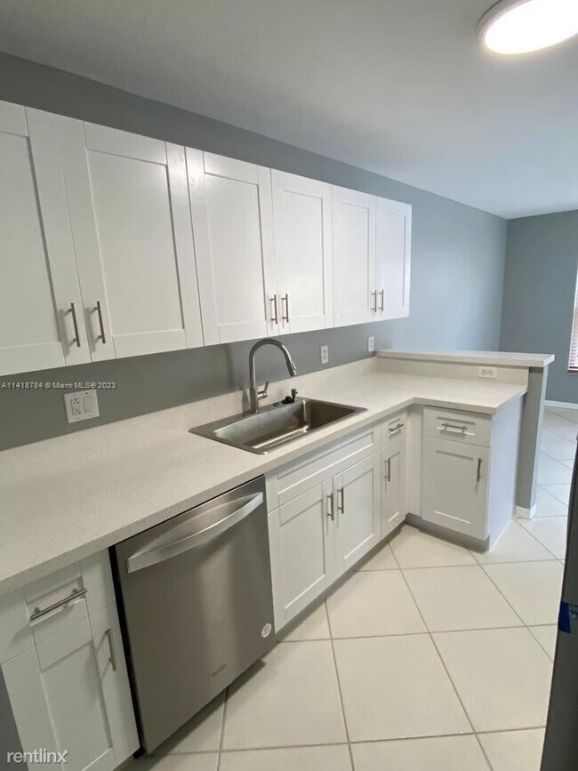 Foto del edificio - 3 br, 2.5 bath Townhome - Pembroke Isles