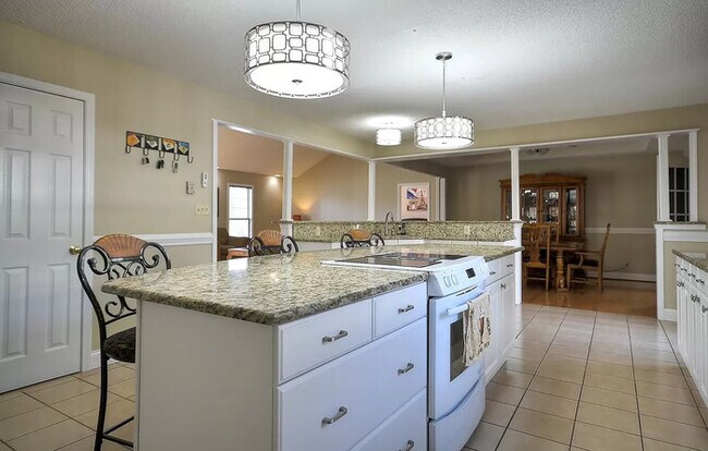 Building Photo - 212 Watersedge Dr