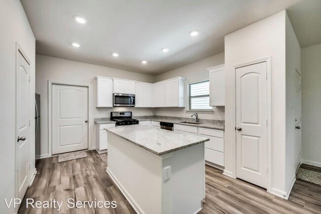 Building Photo - 3 br, 3 bath House - 307 Marsh Ln