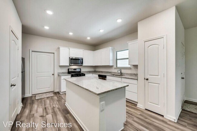 Foto del edificio - 3 br, 3 bath House - 307 Marsh Ln