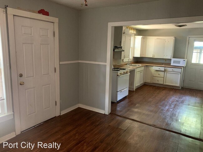 Building Photo - 3 br, 1 bath House - 2345 Foster Street