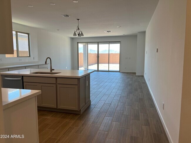 Foto del edificio - 10522 S 56th Ln